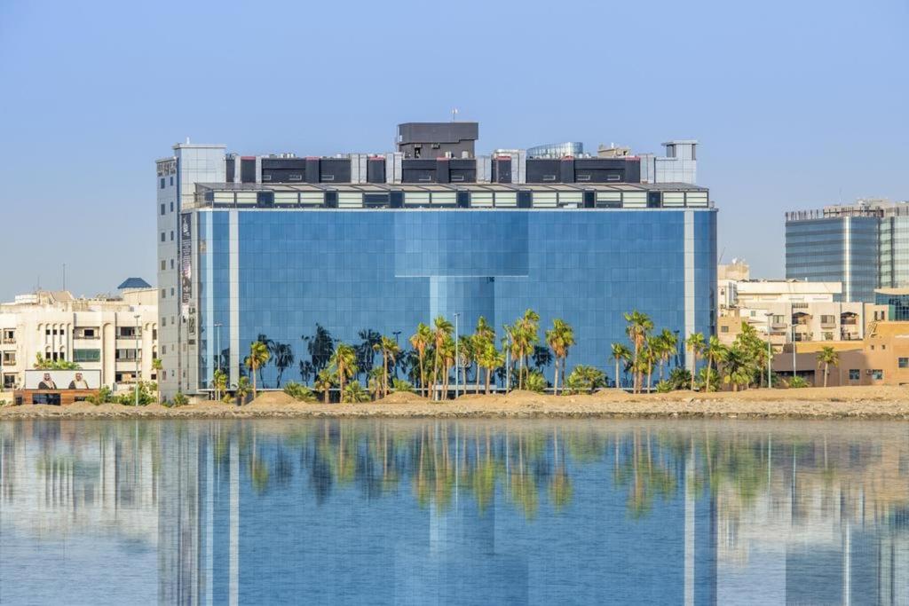 Mira Waterfront