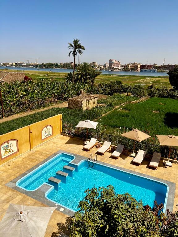 Jewel Howard Carter Hotel