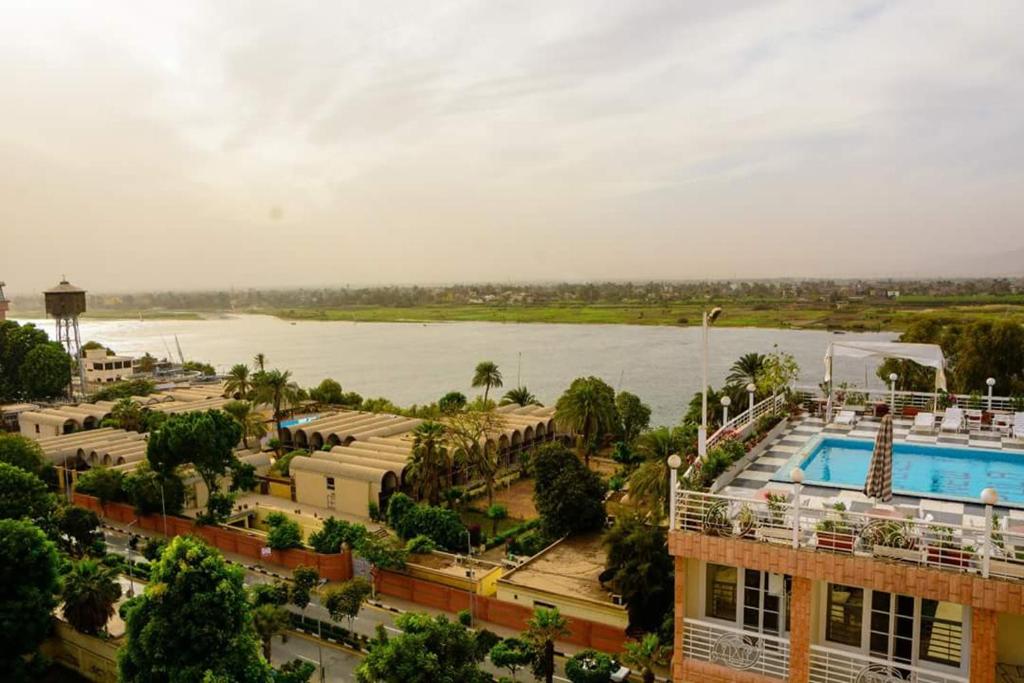 New Pola Hotel