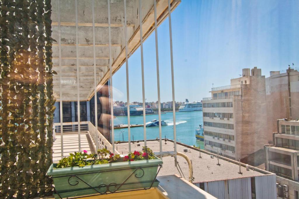 Triton Hotel Piraeus