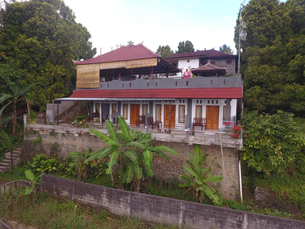 Adela Warung And Homestay